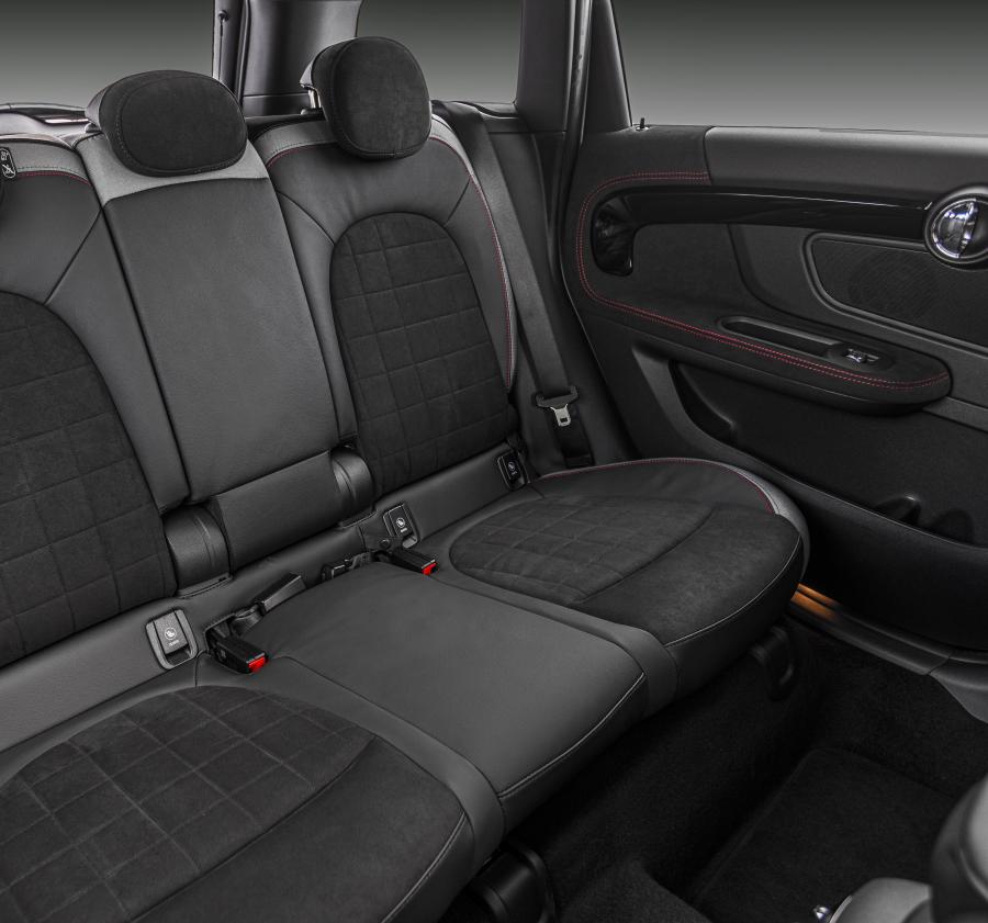 Интерьер Mini John Cooper Works Countryman (F60) 2017 года  (LA) (фото 2 из 41)